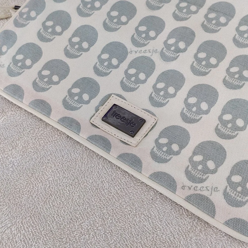 Treesje Fabric Foldover 'Fatal' Clutch w/ Zipper - Picture 7 of 13
